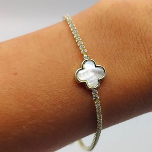 Pulsera Estilo Riviera de Plata Dorada con Circonitas Blancas y Flor Van Cleef en Nácar