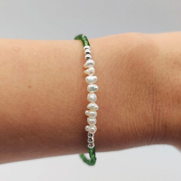 Pulsera de Plata con Piedras Verdes y Perlas en el Centro