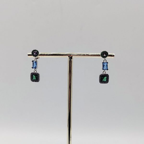 Pendientes colgantes de plata con circonitas lila, azul noche y verde – Cierre de presión