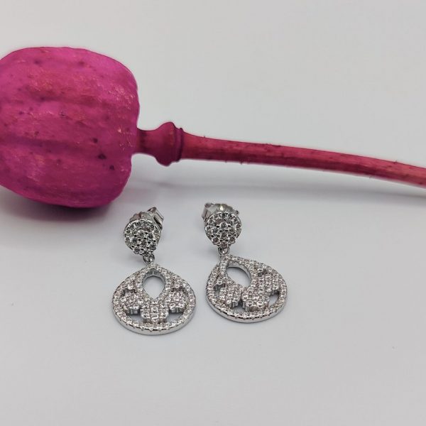 Pendiente colgante de flor en plata con circonitas