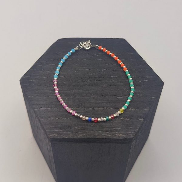 Pulsera de Plata con Piedrecitas de Colores Pastel y Perlas Naturales