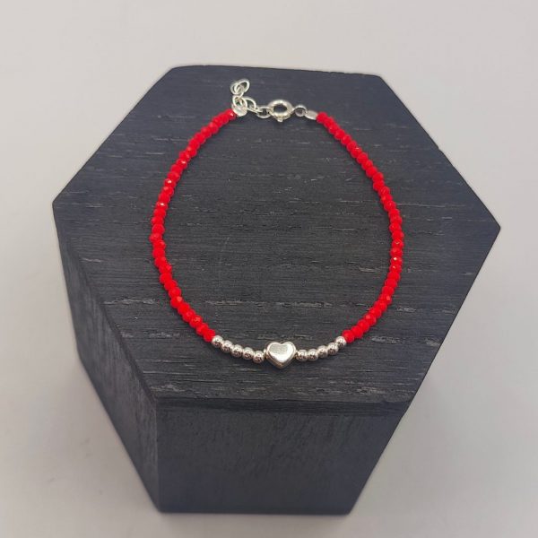 Pulsera de Plata con Piedritas Rojas y Corazón Central