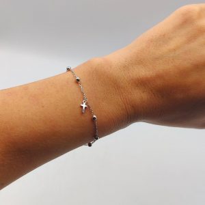 Pulsera de Bolitas de Plata con Cruz Colgante