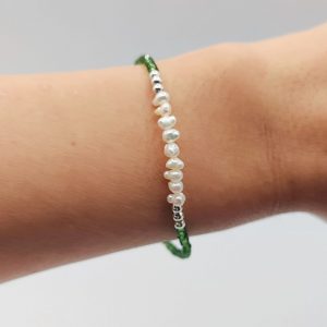 Pulsera de Plata con Piedras Verdes y Perlas en el Centro
