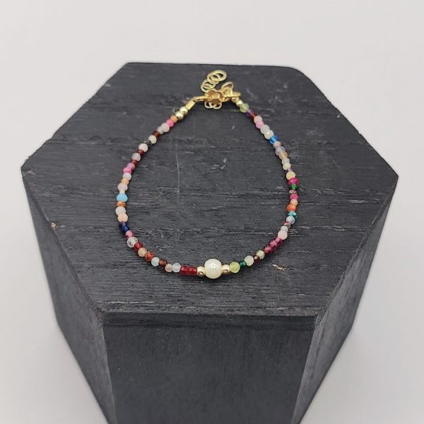 Pulsera de Plata Dorada con Piedras de Colores y una Perla