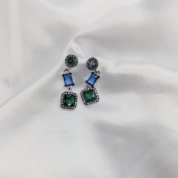 Pendientes colgantes de plata con circonitas lila, azul noche y verde – Cierre de presión
