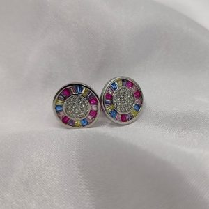 Pendiente redondo con circonitas baguette multicolor y centro de circonitas blancas