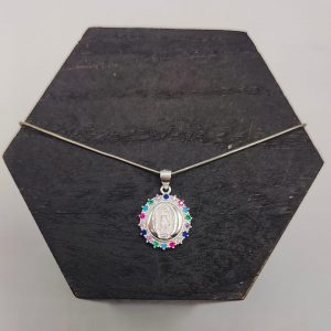 Colgante Placa Virgen con Piedras Preciosas Alrededor – Plata