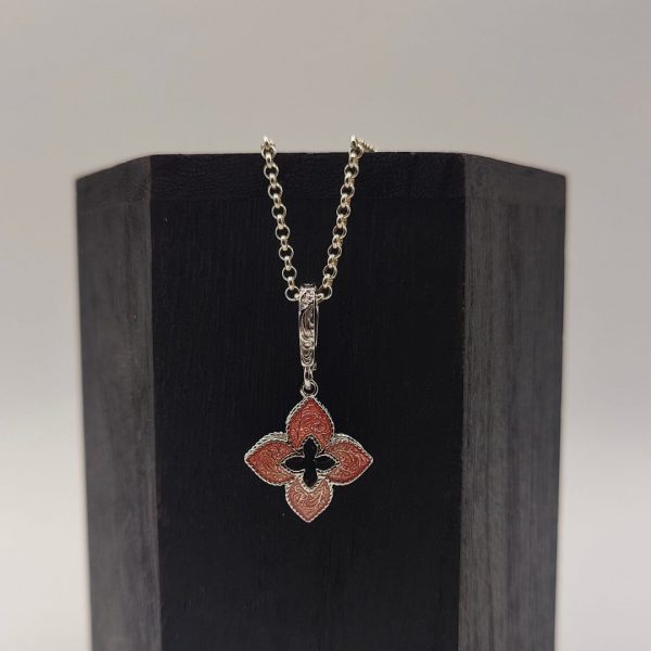 Colgante Flor con Grabados y Detalles en Rosa y Azul – Plata