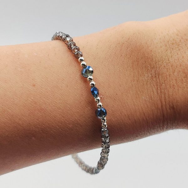 Pulsera de Plata con Bolitas Grises y Azul Noche Destacando