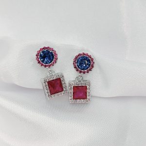 Pendientes colgantes de plata dorada con circonitas azul noche y rosas