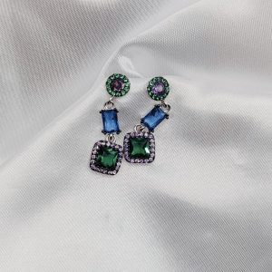Pendientes colgantes de plata con circonitas lila, azul noche y verde – Cierre de presión