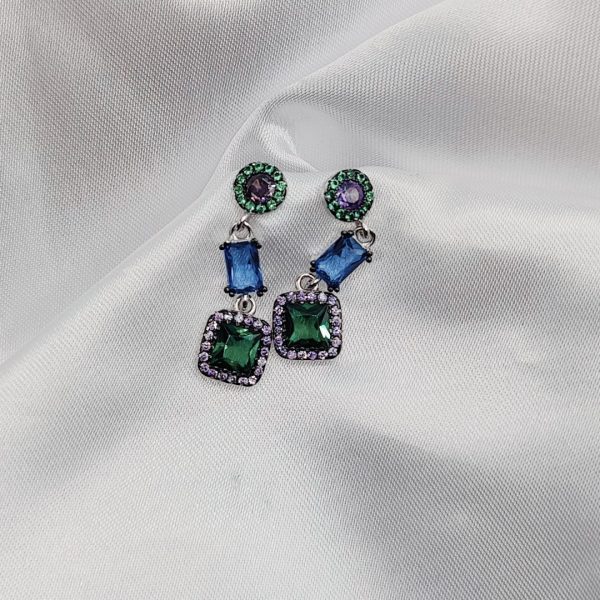 Pendientes colgantes de plata con circonitas lila, azul noche y verde – Cierre de presión