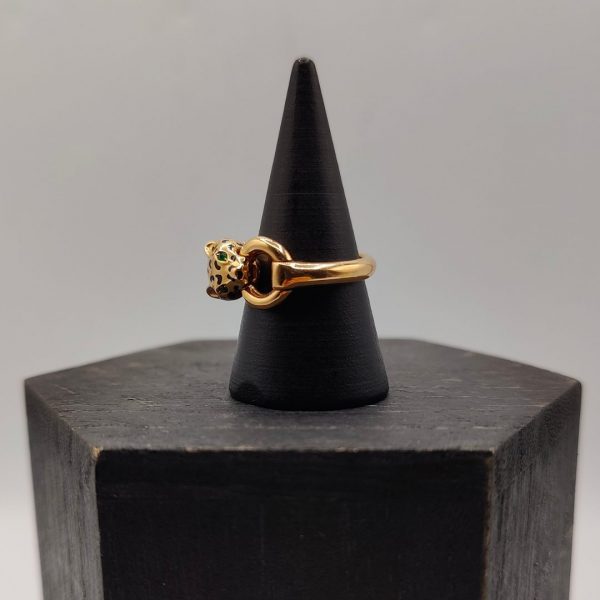 Anillo leopardo estilo cartier con collar alrededor de la cabeza con diamante y ojos de esmeralda