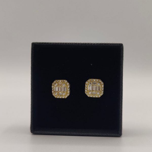 Pendientes cuadrados con circonitas y baguette central