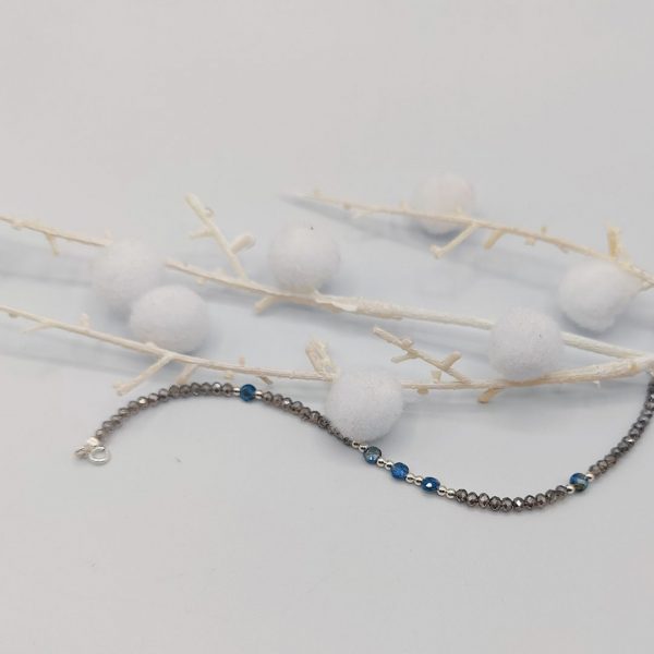 Pulsera de Plata con Bolitas Grises y Azul Noche Destacando