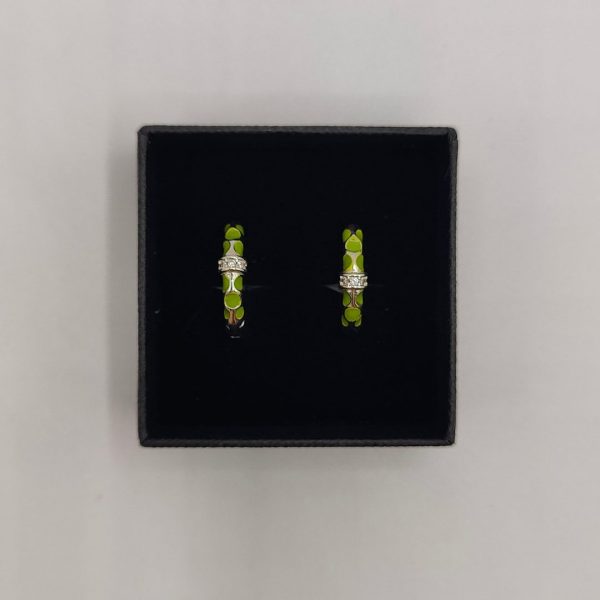 Pendiente de aro en plata con circonitas verdes, blancas y multicolor