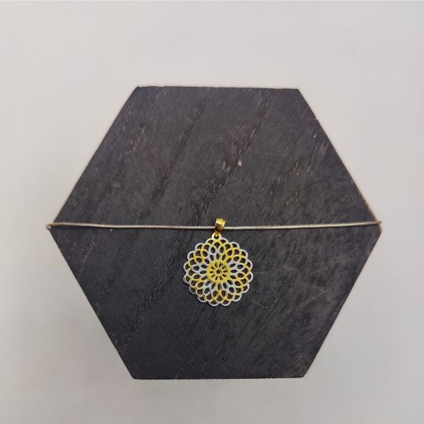 Colgante Flor de Filigrana – Mezcla de Plata y Plata Dorada