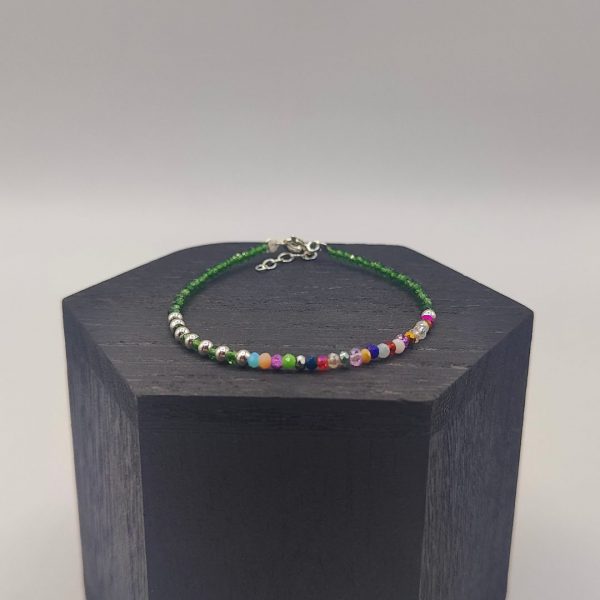 Pulsera de Plata con Piedrecitas Verdes y Centro Multicolor