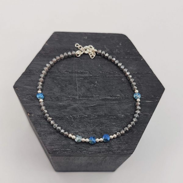 Pulsera de Plata con Bolitas Grises y Azul Noche Destacando