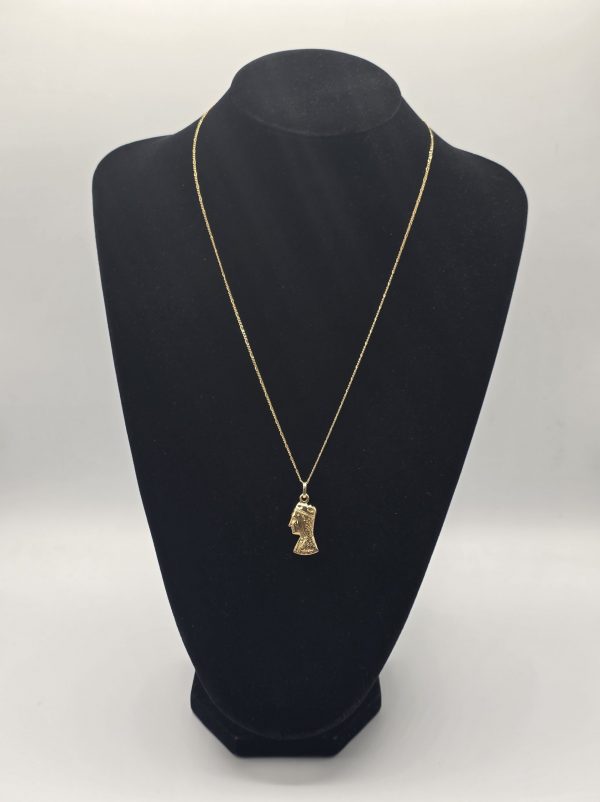 Colgante Cabeza de la Virgen de Montserrat en Oro de 18K