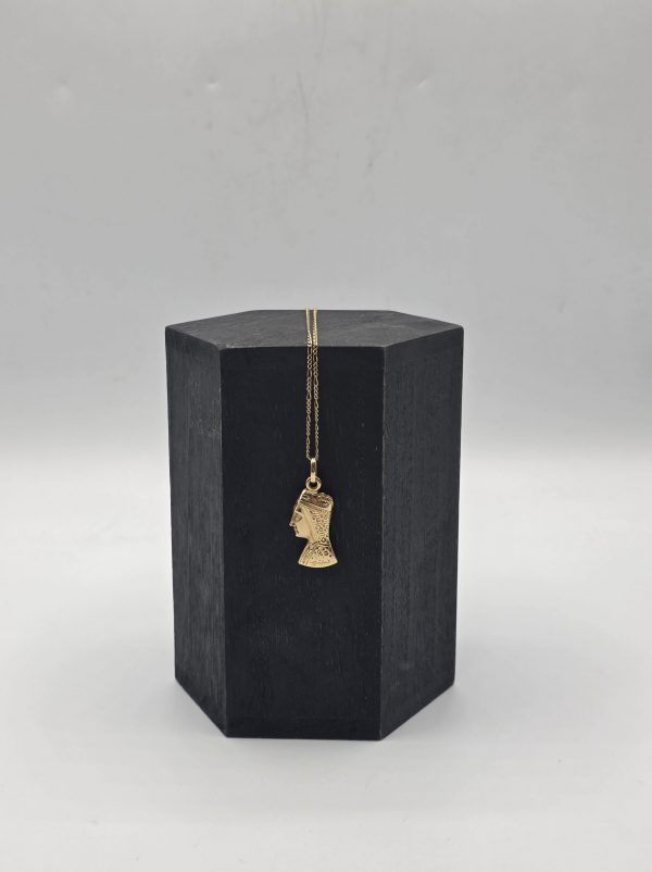 Colgante Cabeza de la Virgen de Montserrat en Oro de 18K