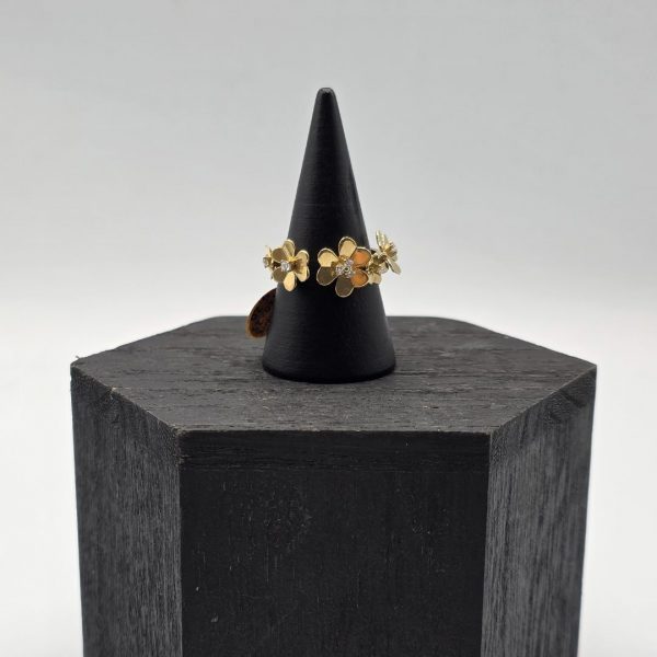 Anillo de Flores con Diamantes – Oro de 18 Quilates