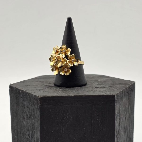Anillo de Flores con Diamantes en Oro de 18K