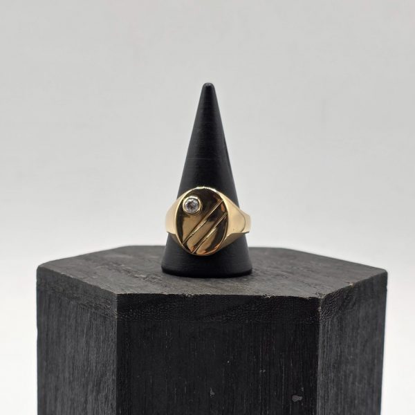 Anillo Sello en Oro de 18K con Diamante