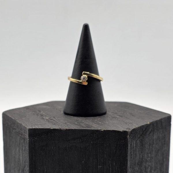 Anillo Solitario con Diamante – Oro de 18K