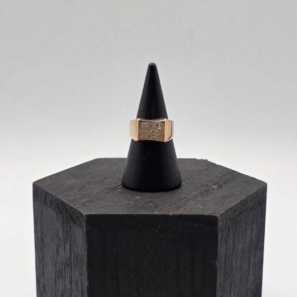 Anillo Sello en Oro de 18K con Circonitas