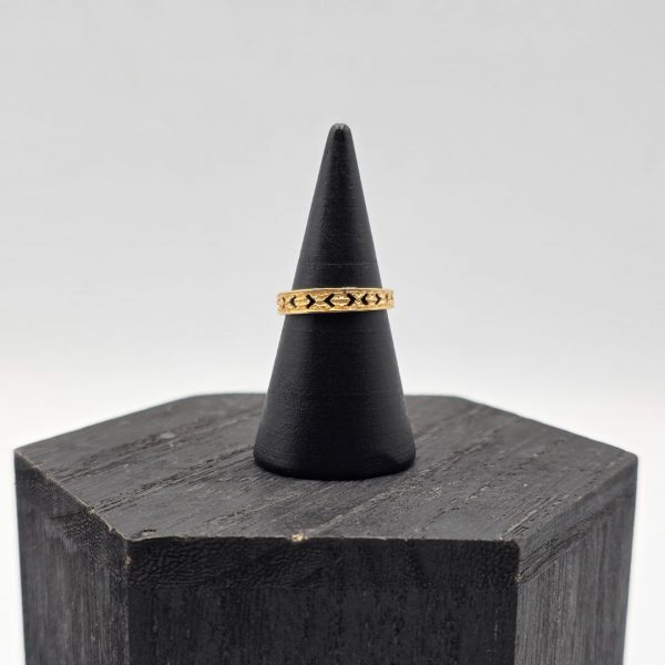 Anillo de Oro 18K con Dibujos Troquelados