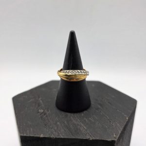 Anillo Triple Entrelazado en Oro 18K con Circonitas