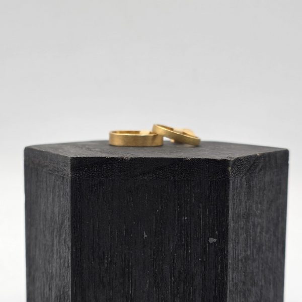 Alianza de Oro Mate 18K
