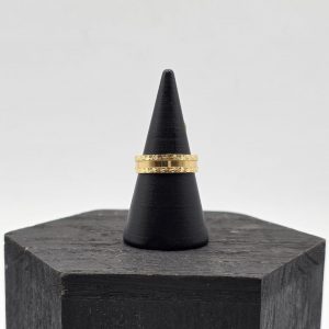 Alianza de Oro 18K con Efecto Diamantado