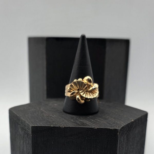 Anillo con Formas en Oro de 18K
