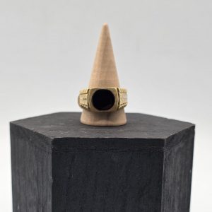 Anillo Sello con Piedra de Onix en Oro de 18K
