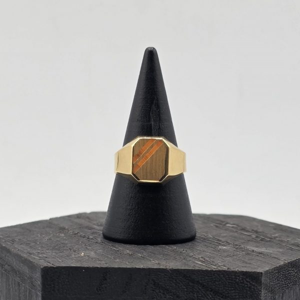 Anillo Sello Cuadrado en Oro de 18K