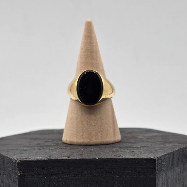 Anillo Sello Ovalado con Piedra de Onix en Oro de 18K