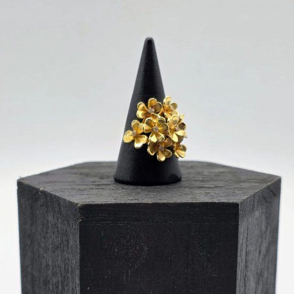 Anillo de Flores con Diamantes en Oro de 18K