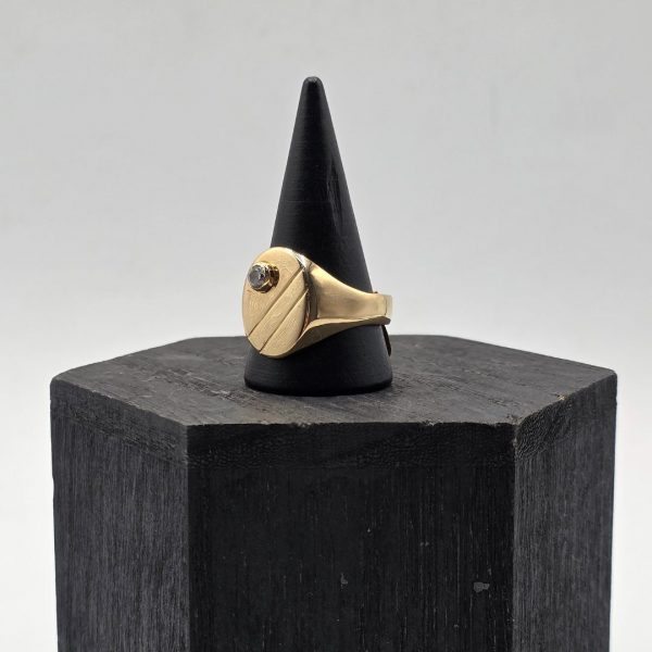 Anillo Sello en Oro de 18K con Diamante
