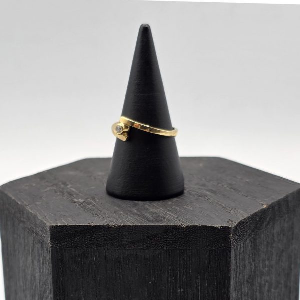 Anillo Solitario con Diamante – Oro de 18K