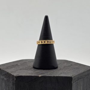 Anillo de Oro 18K con Dibujos Troquelados