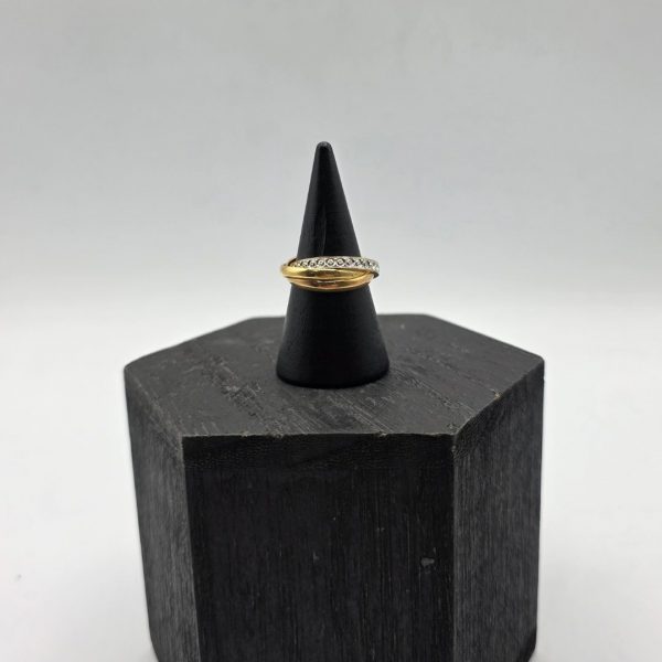 Anillo Triple Entrelazado en Oro 18K con Circonitas
