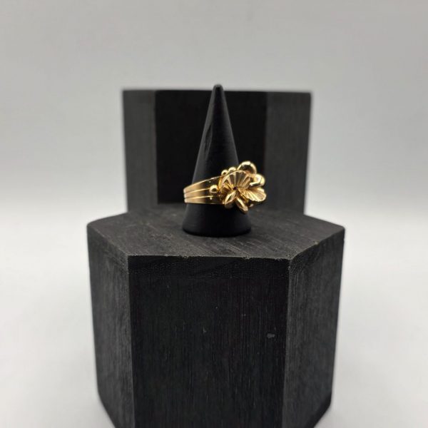 Anillo con Formas en Oro de 18K