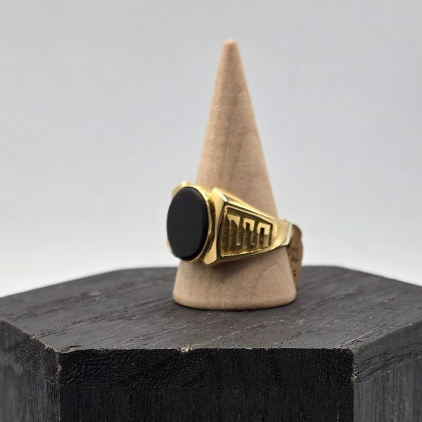 Anillo Sello con Piedra de Onix en Oro de 18K