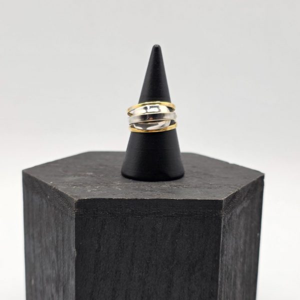 Anillo Triple en Mezcla de Oro Blanco y Dorado de 18K