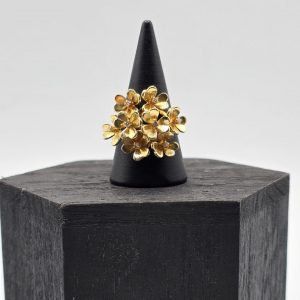 Anillo de Flores con Diamantes en Oro de 18K