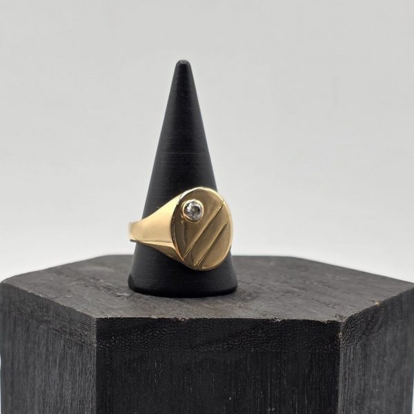 Anillo Sello en Oro de 18K con Diamante