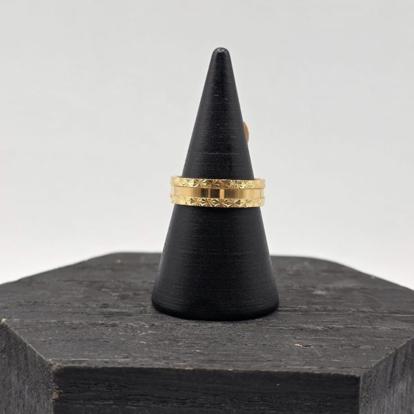Alianza de Oro 18K con Efecto Diamantado